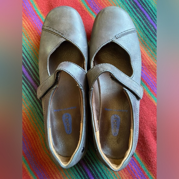 Wolky Leather Maryjane Shoes. Velcro closure. Size 7 US. Charcoal. Like new! - Picture 5 of 12
